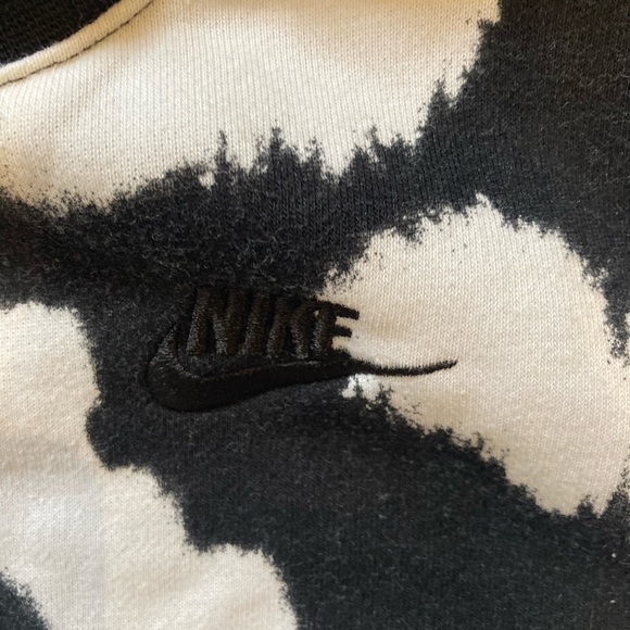 Nike Youth M Black and White Tie Dye sweatshirt - Picture 2 of 5